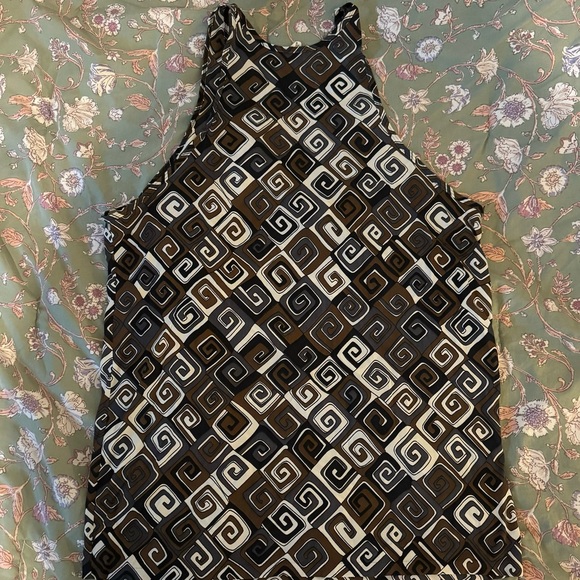 Tops - Vintage 70s swirl funky patterned tank top.